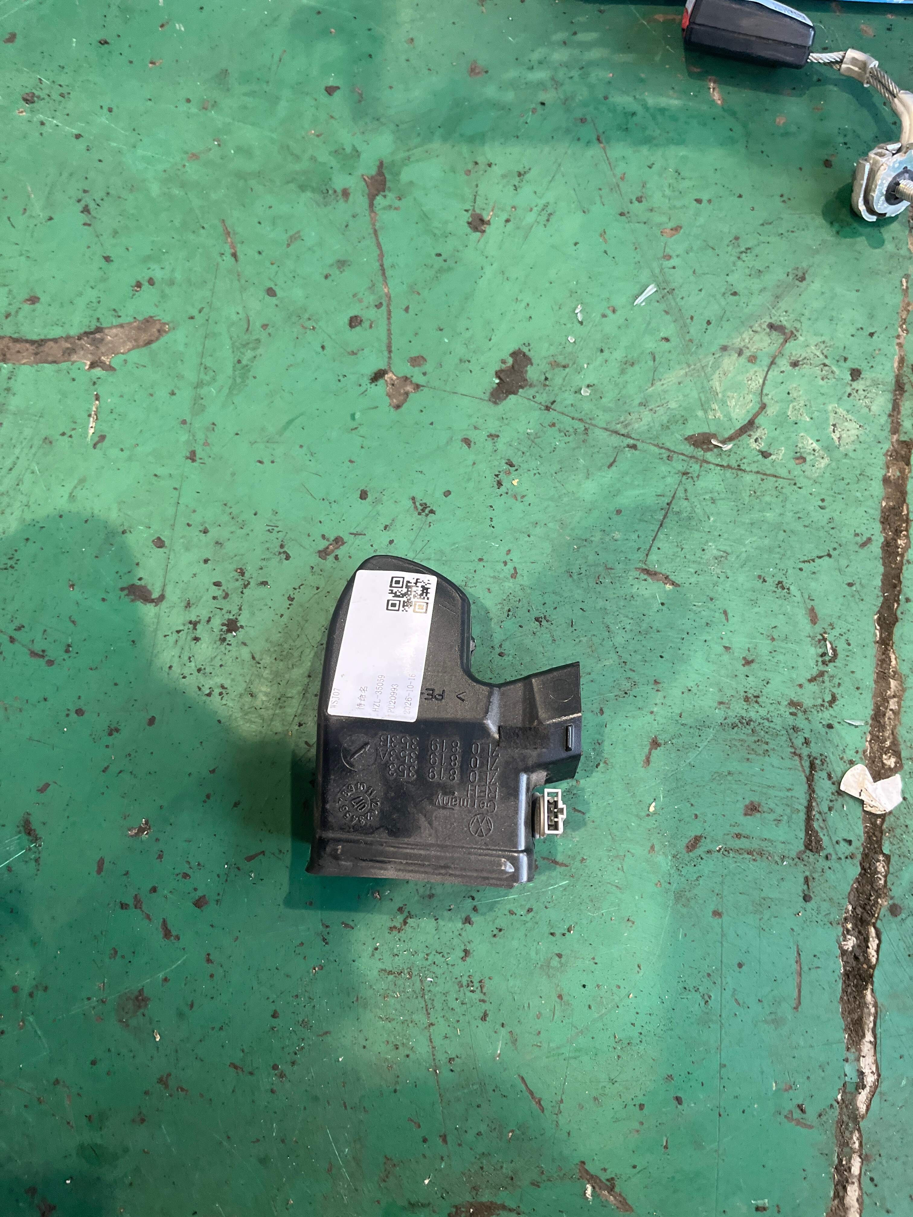 7L0819353B 空气分配器壳体 用于带电子控制空调器、后座区第二蒸发器和第二暖风装置的车辆