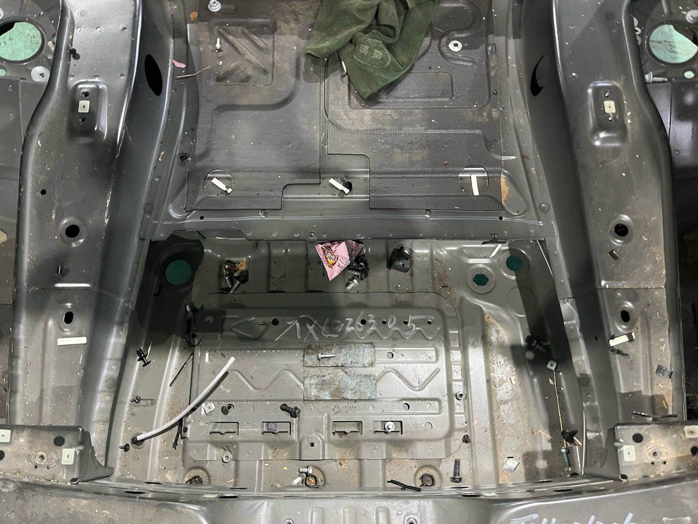 41007283855 Battery Tray, Rear