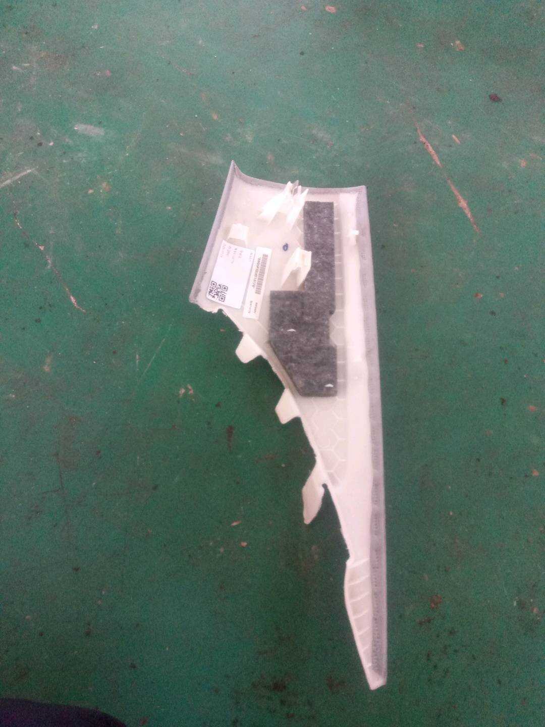 8WD867245 D柱内衬(左上)