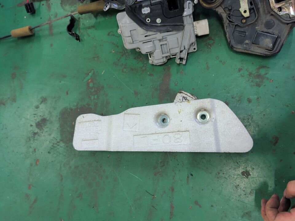 6792476010 前车门2号加强件缓冲垫