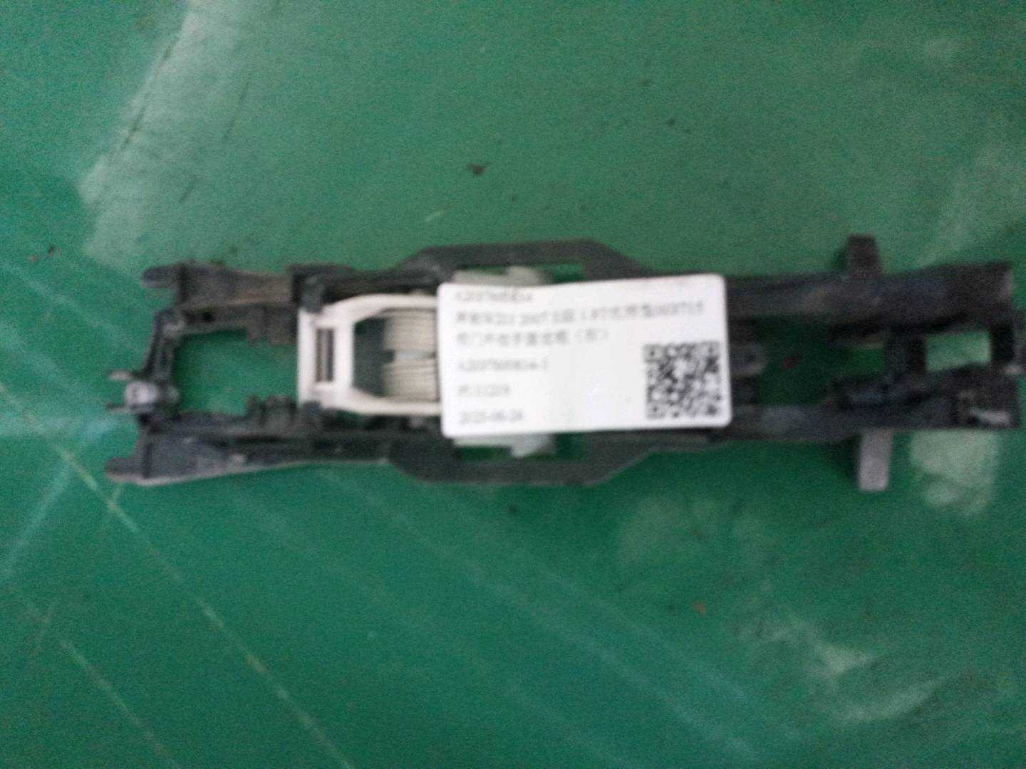 A2037600834 前门外拉手固定框(右)