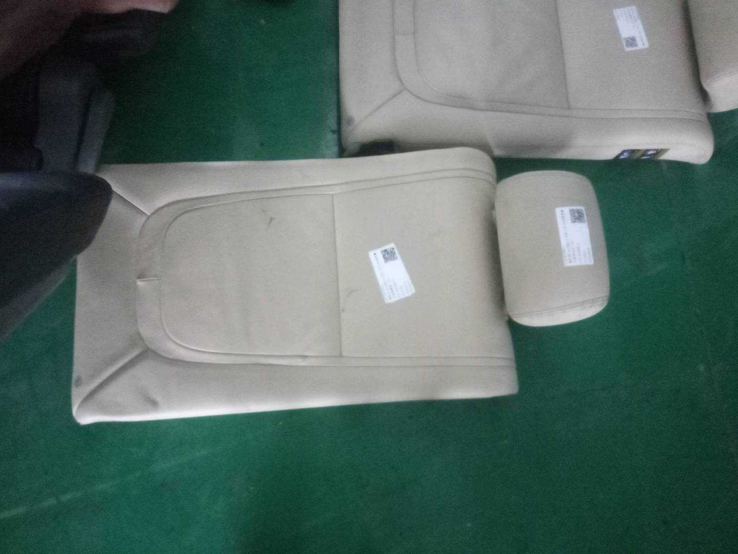 C2Z4918SEL 后座椅头枕(右)