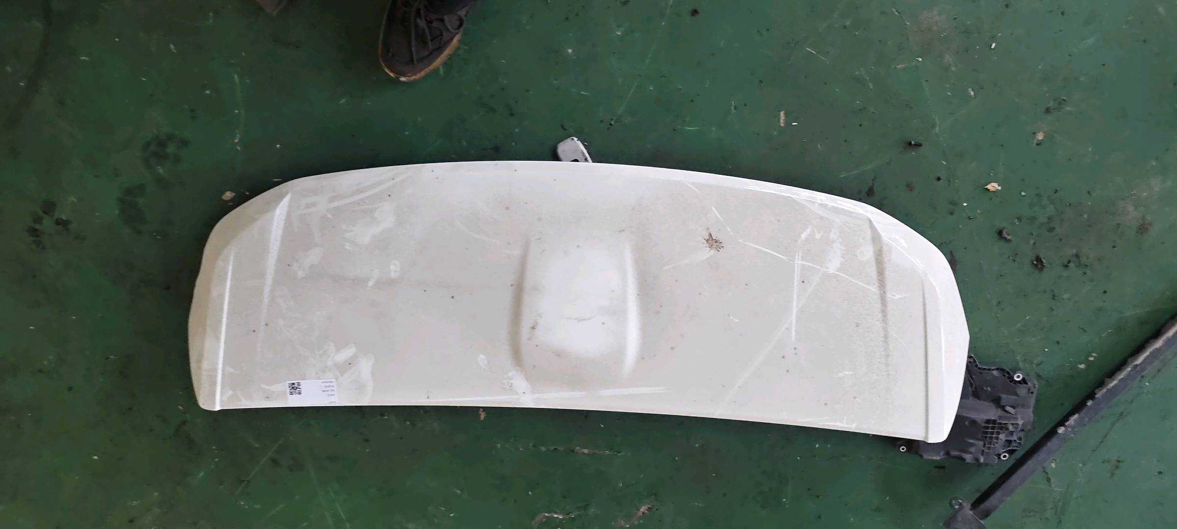 LR027051 Rear Spoiler