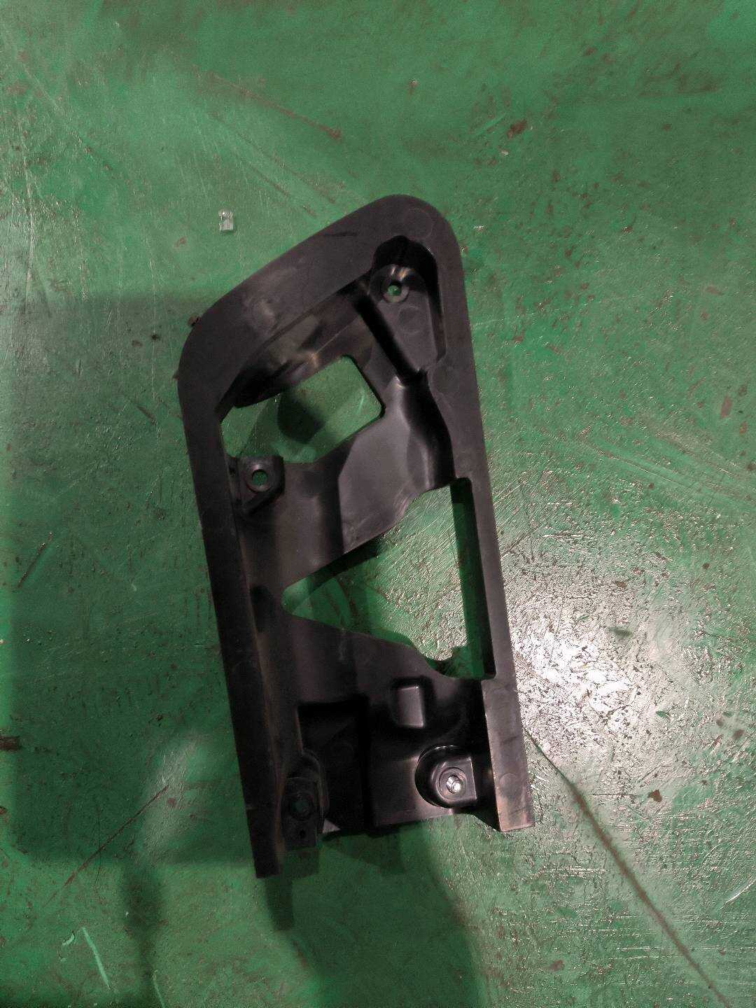 8R0867642 内拉手固定件右前