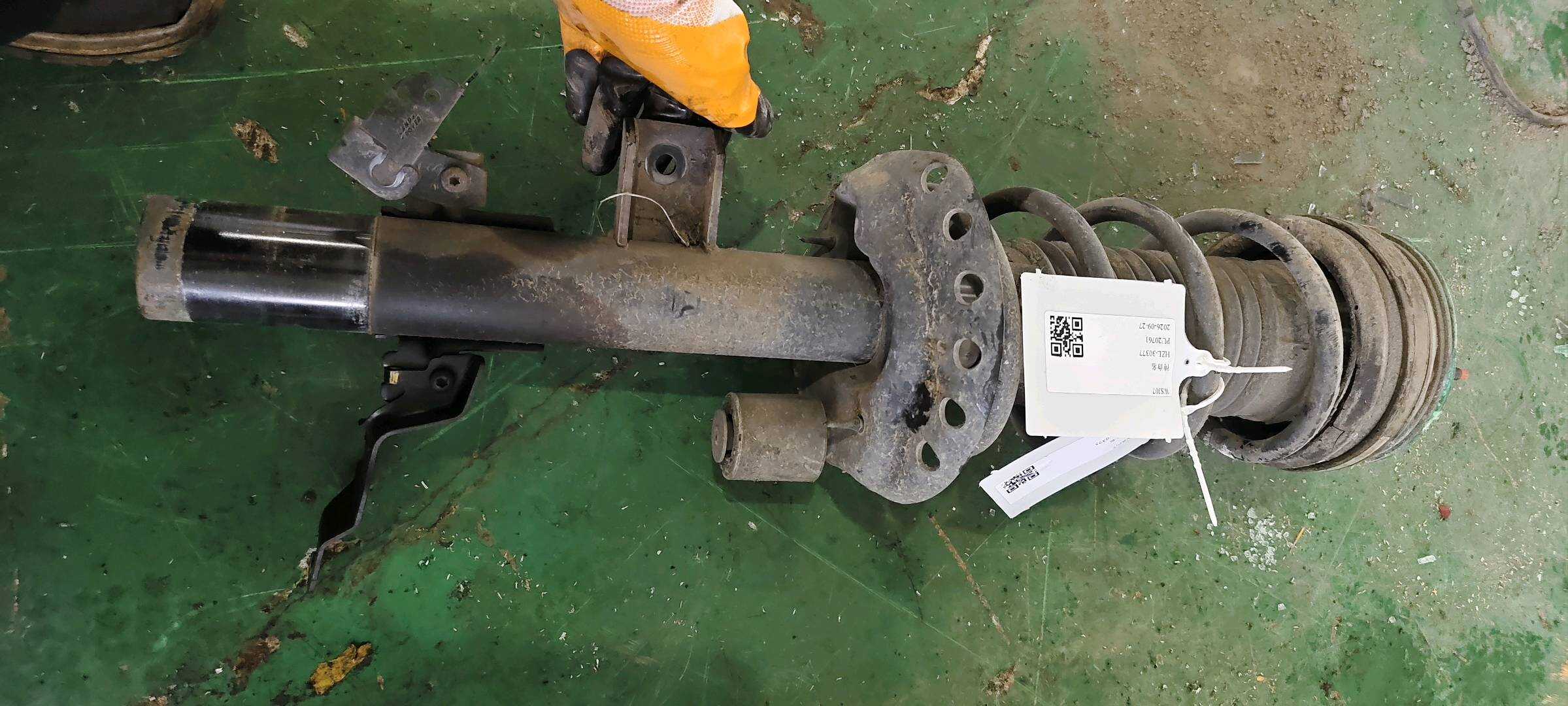 LR034087 Rear Shock Absorber Coil Spring