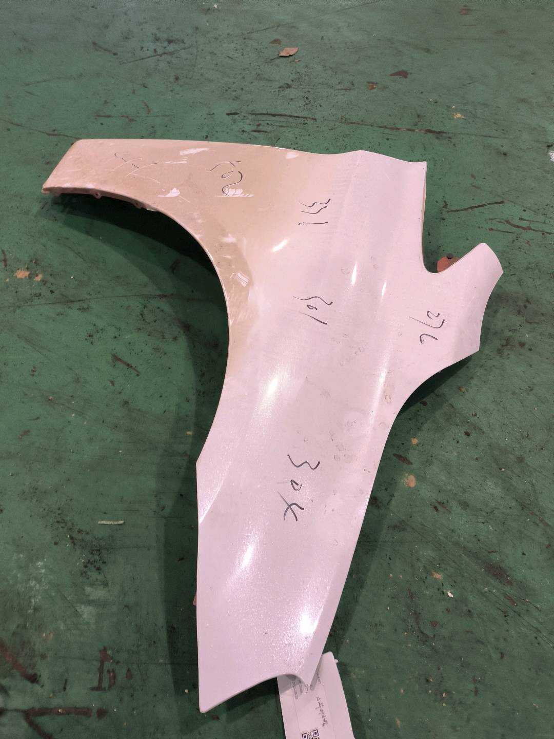 41007382184 前叶子板(右)
