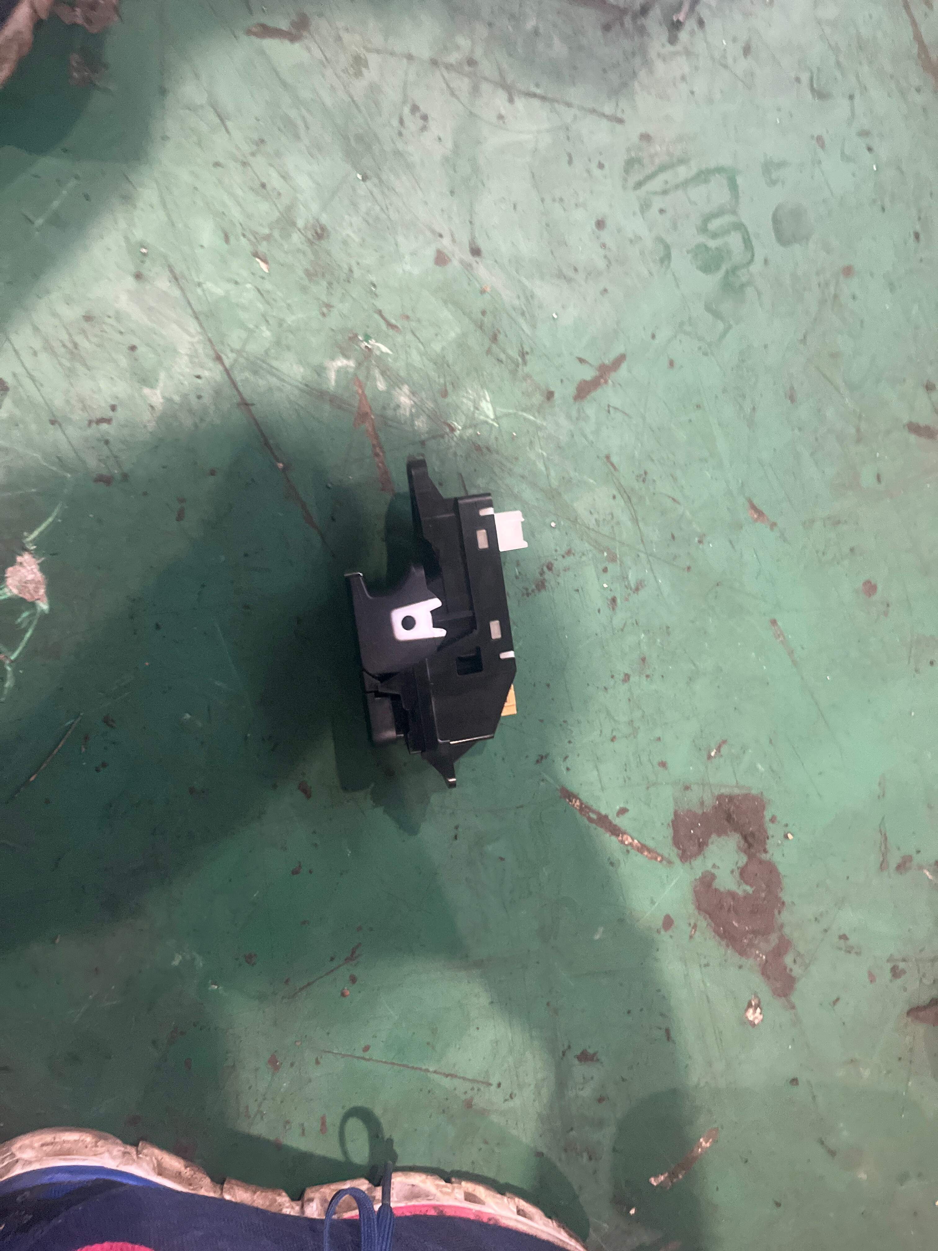3508100XKZ8VA 驻车制动开关总成