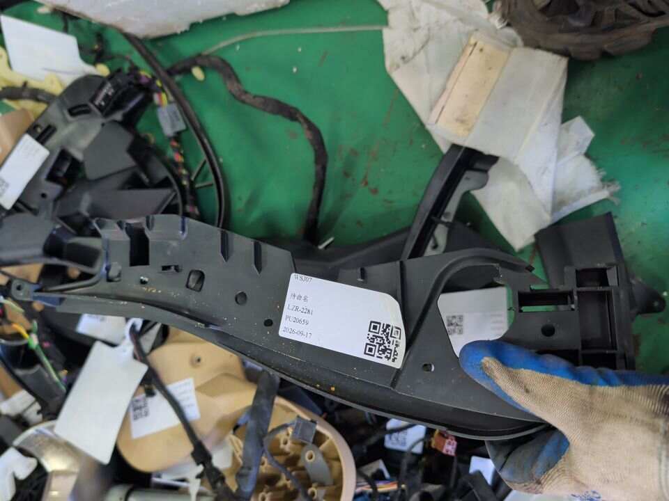 52107068506 副驾驶员座椅轨道饰盖