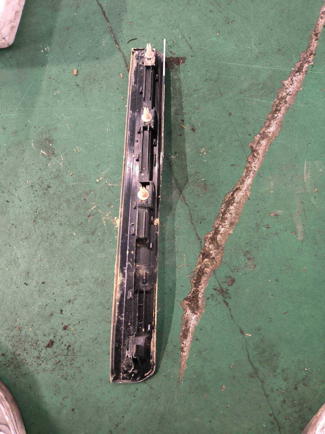 A22168018359051 Rear Door Sill Trim Panel (Right Inner)