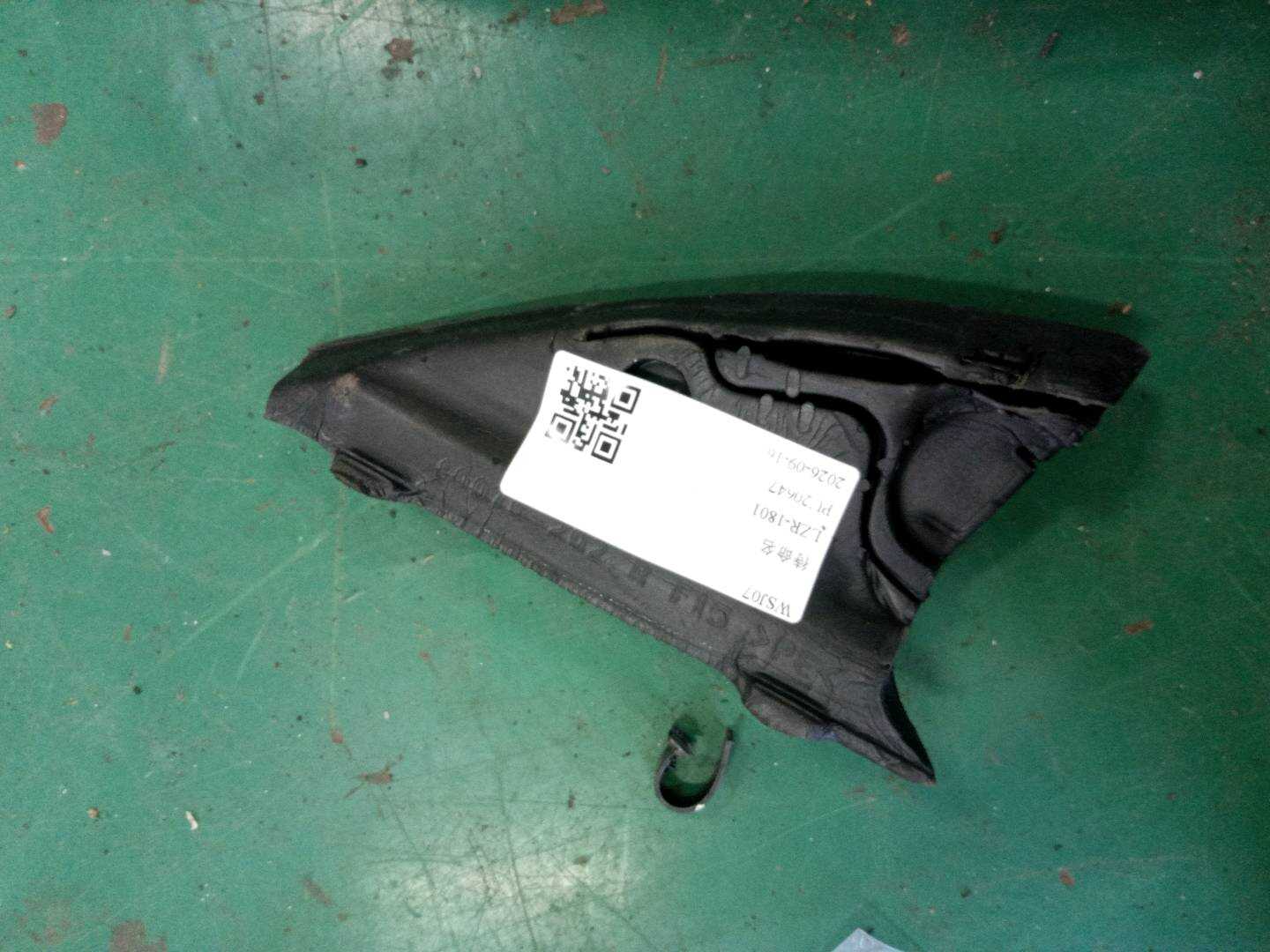 51337395386 前门内三角饰板(右)