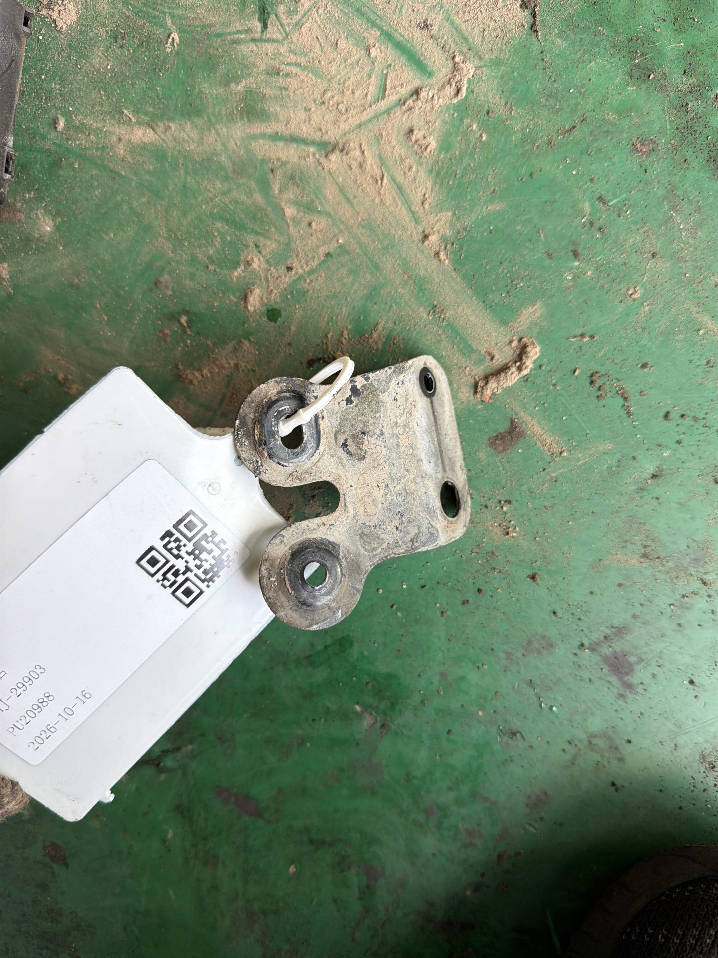 058129814C 减震器支架