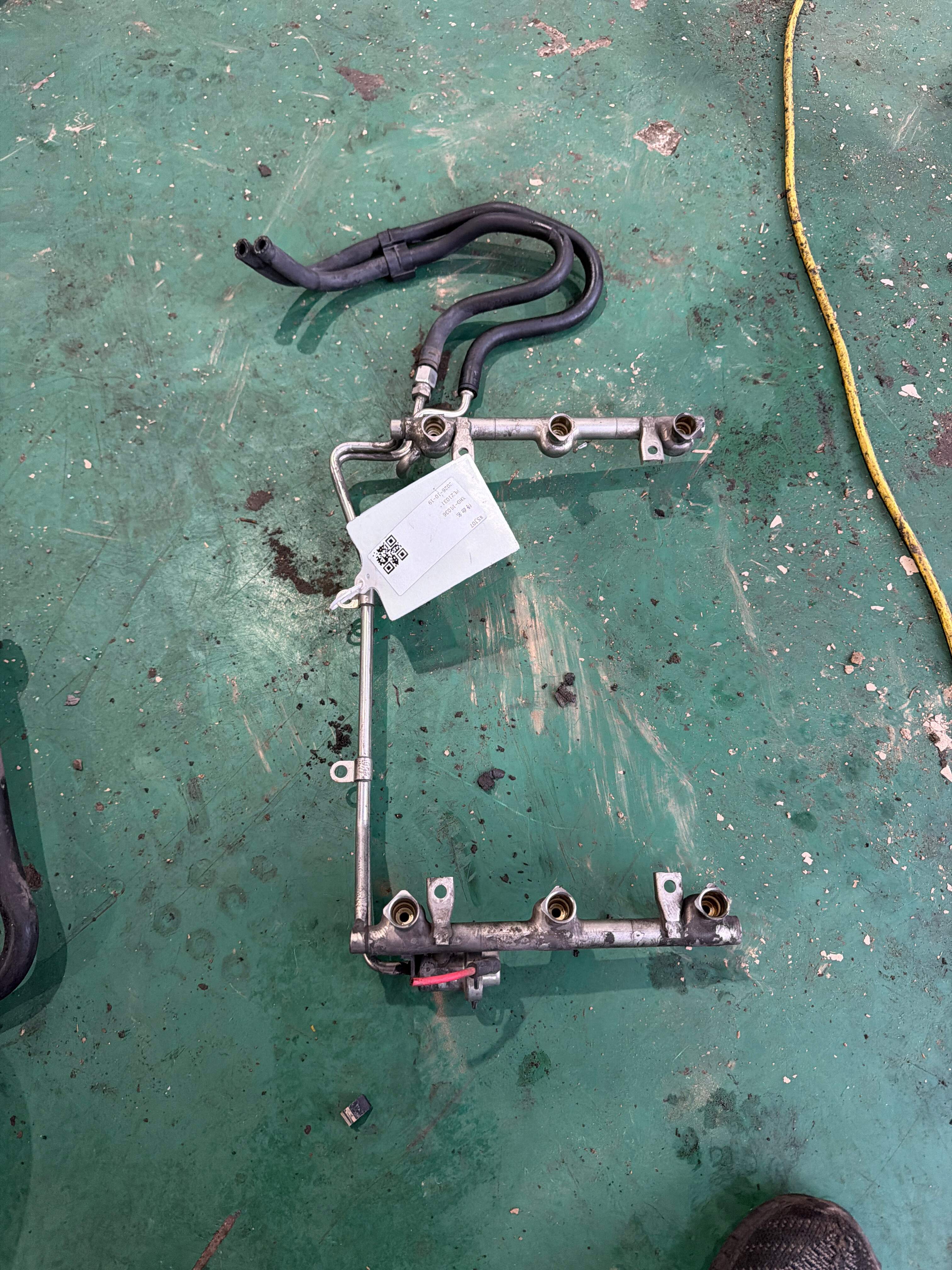 06C133681F Fuel Rail