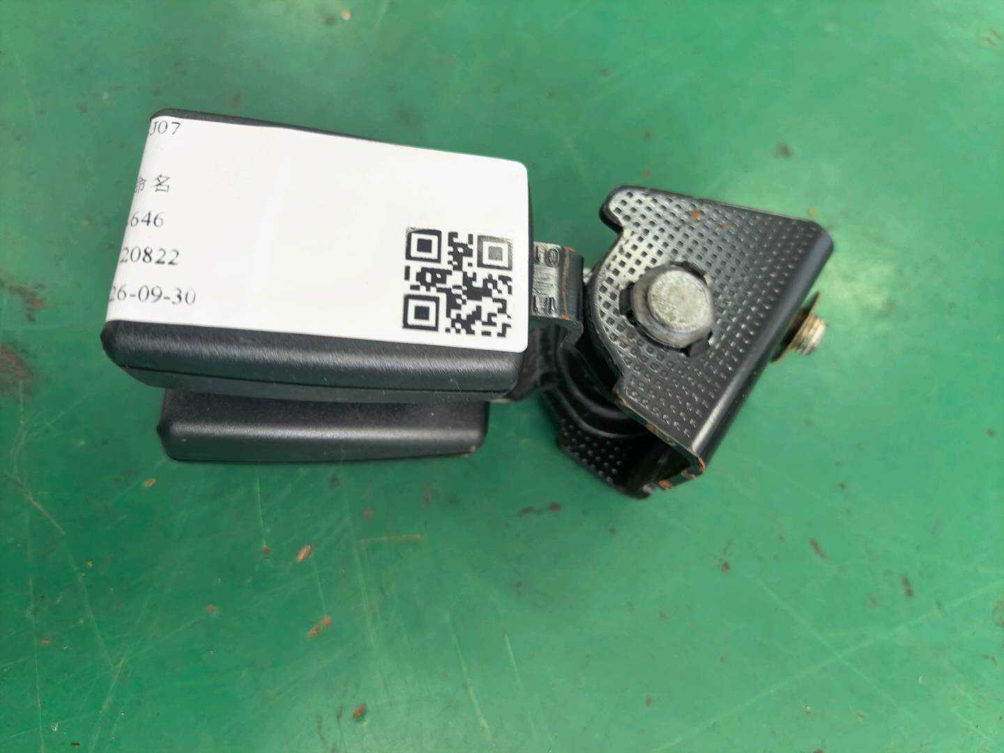 72117161655 后三排座椅安全带扣(中)
