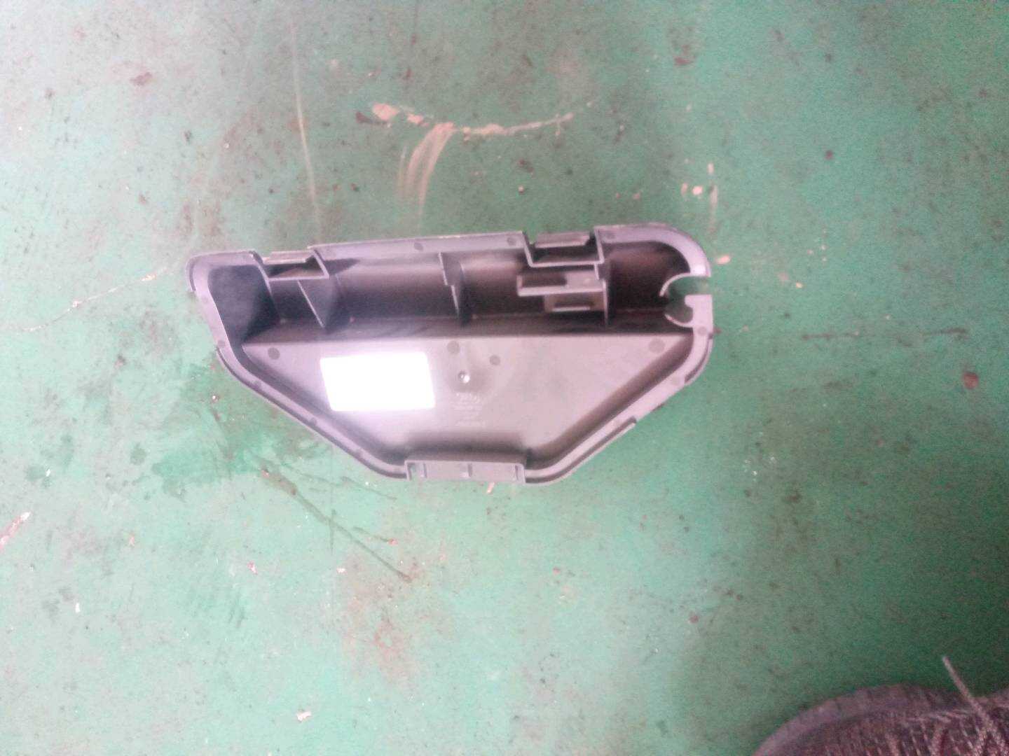 8W5827569 防盗盖板