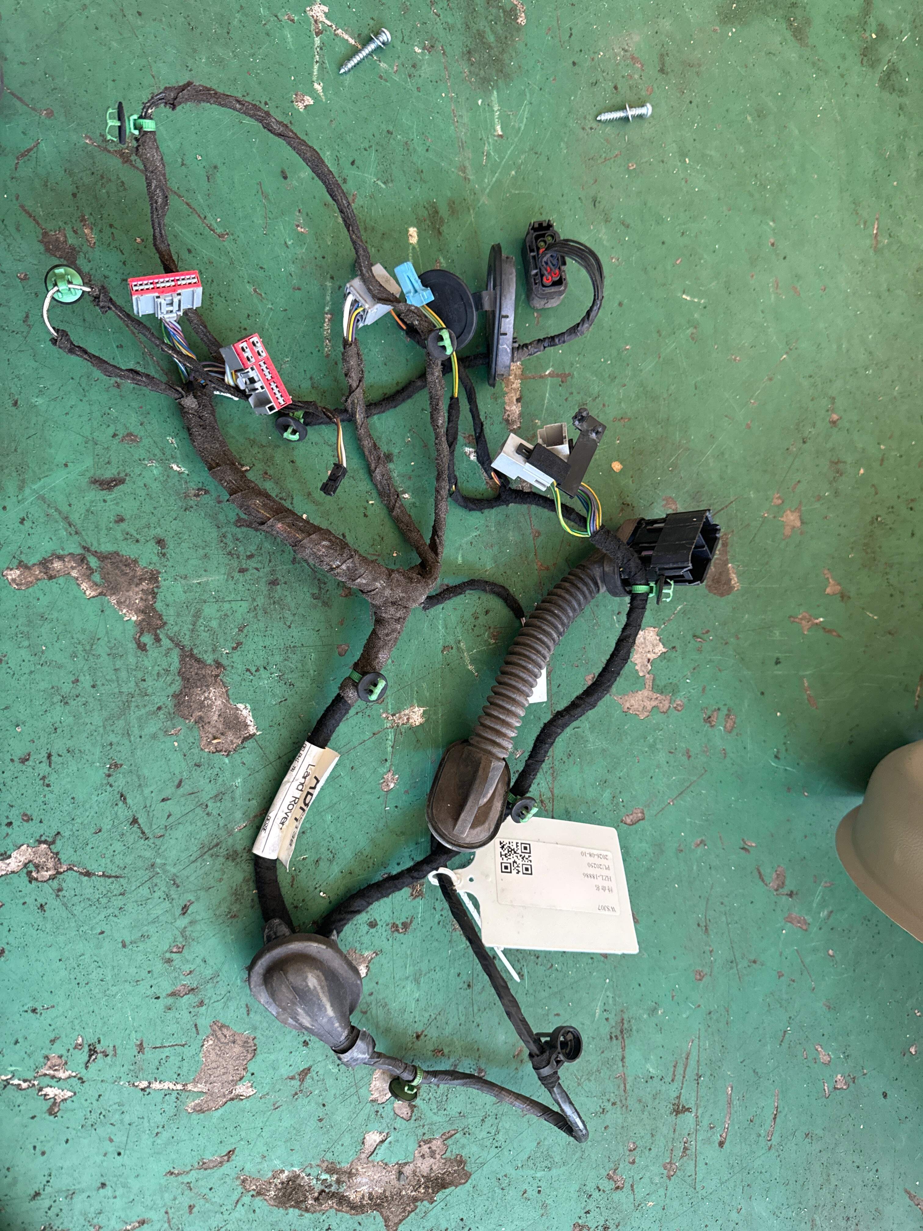 LR012052 Front Door Wiring Harness, Right