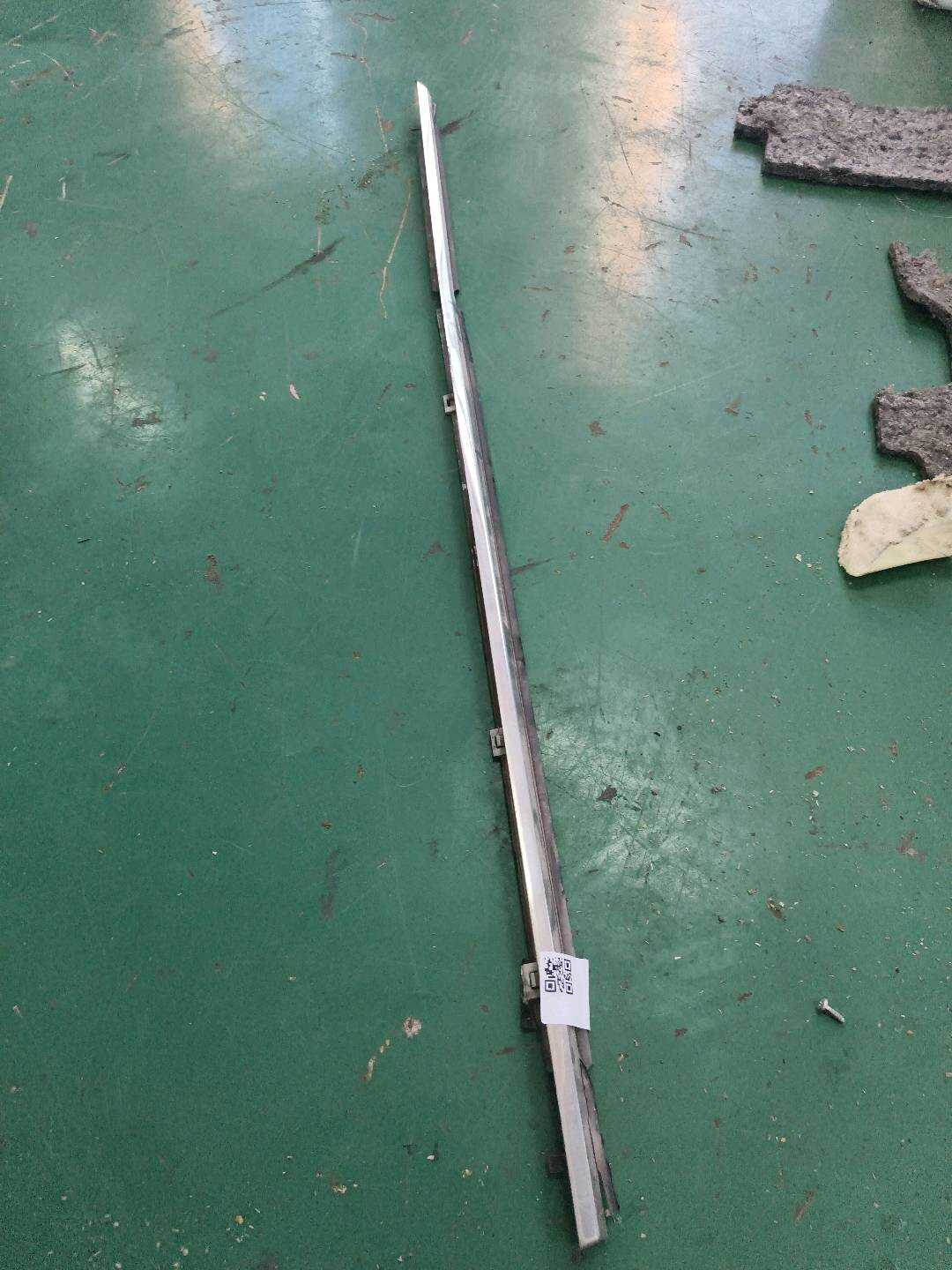 7571033080 前门玻璃压条(右外)