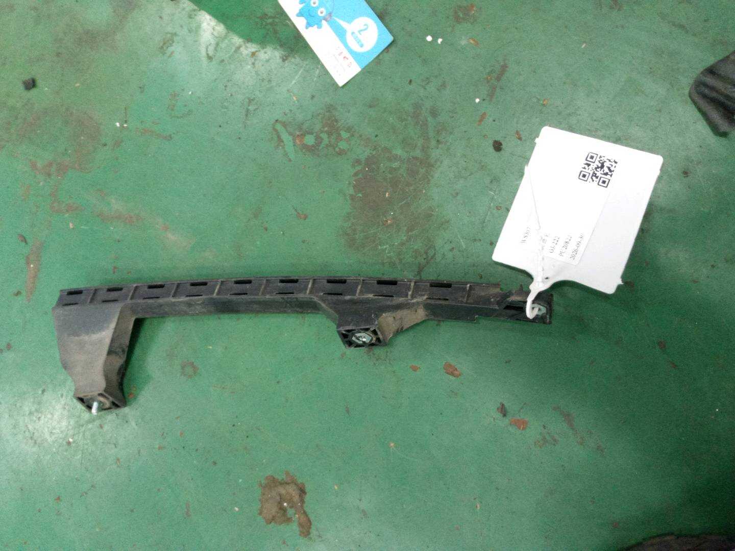 835354X000 后门玻璃导轨（左）