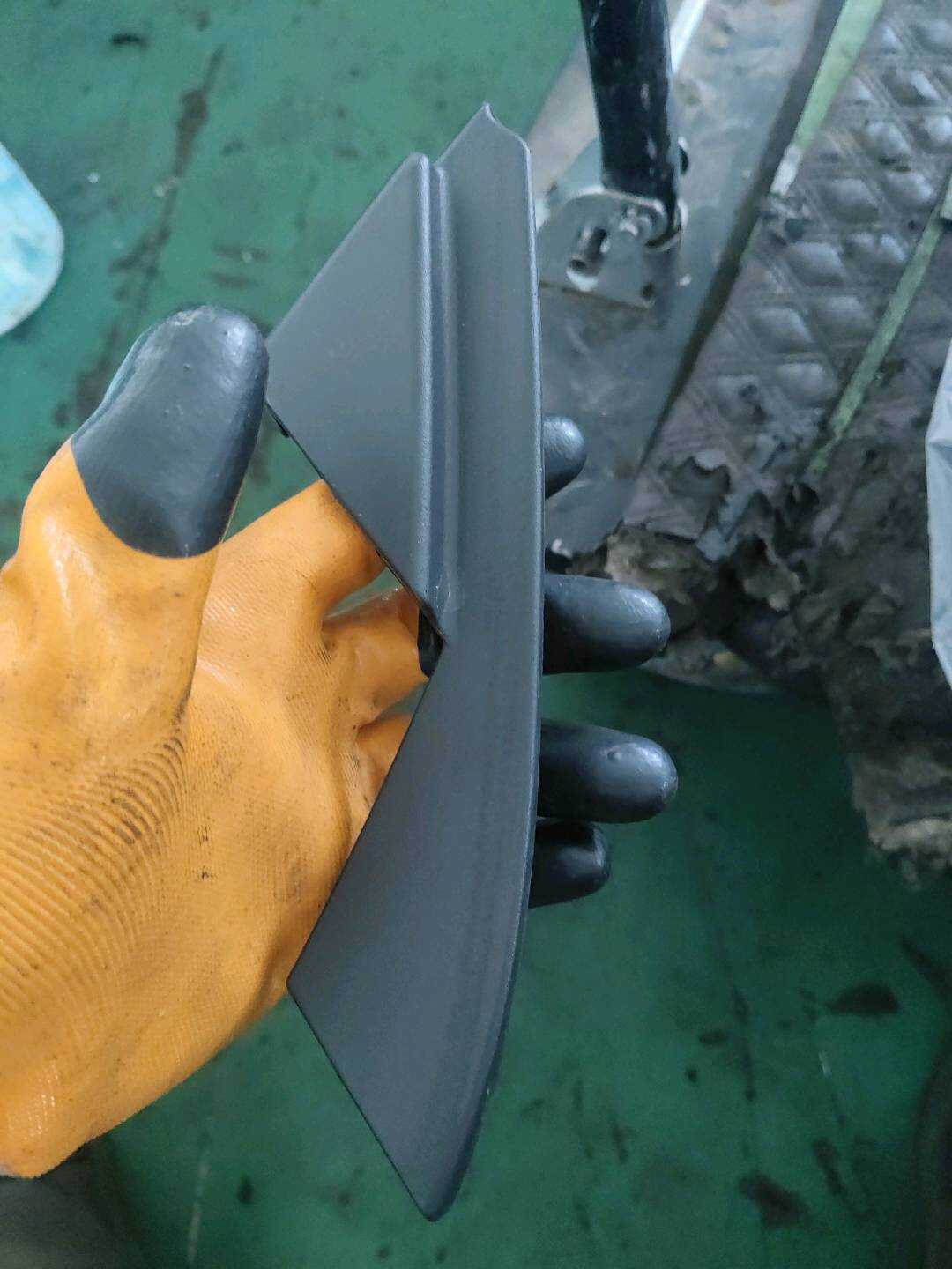 B019804 Front Left Door Inner Triangle Cover