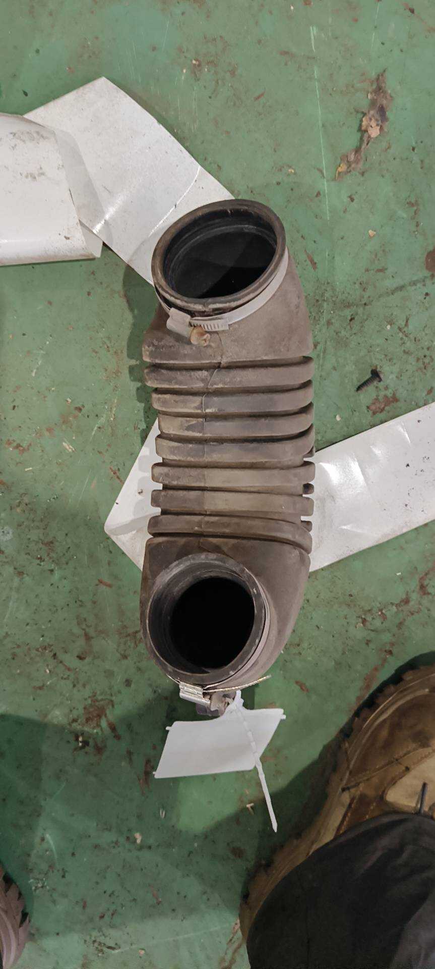 330129627 Air Filter Outlet Pipe