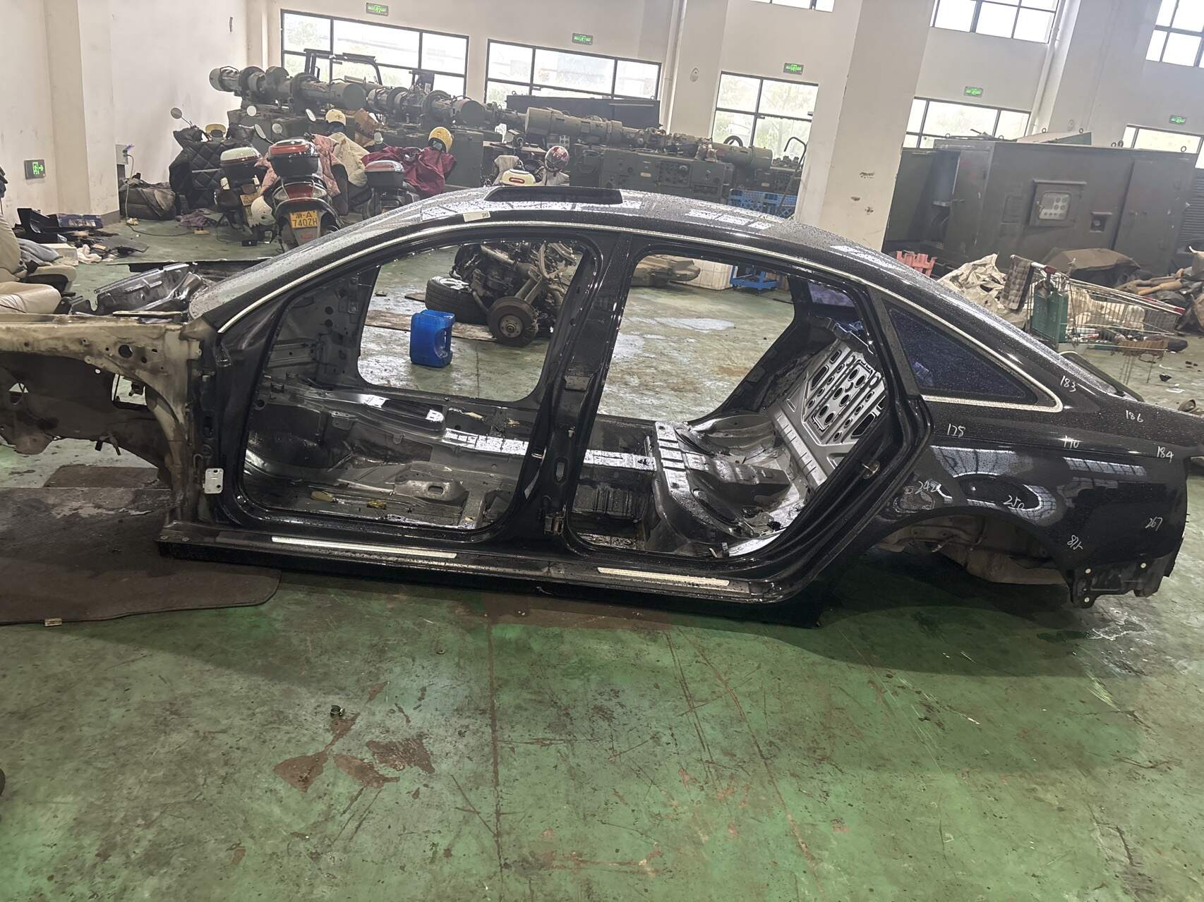 L4FD800403 车身总成（车壳）