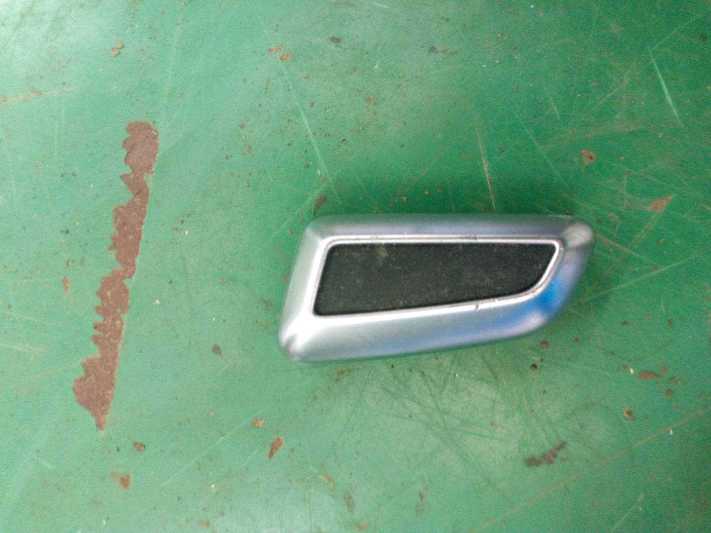 8KD959816 副驾驶员座椅前后调节按钮