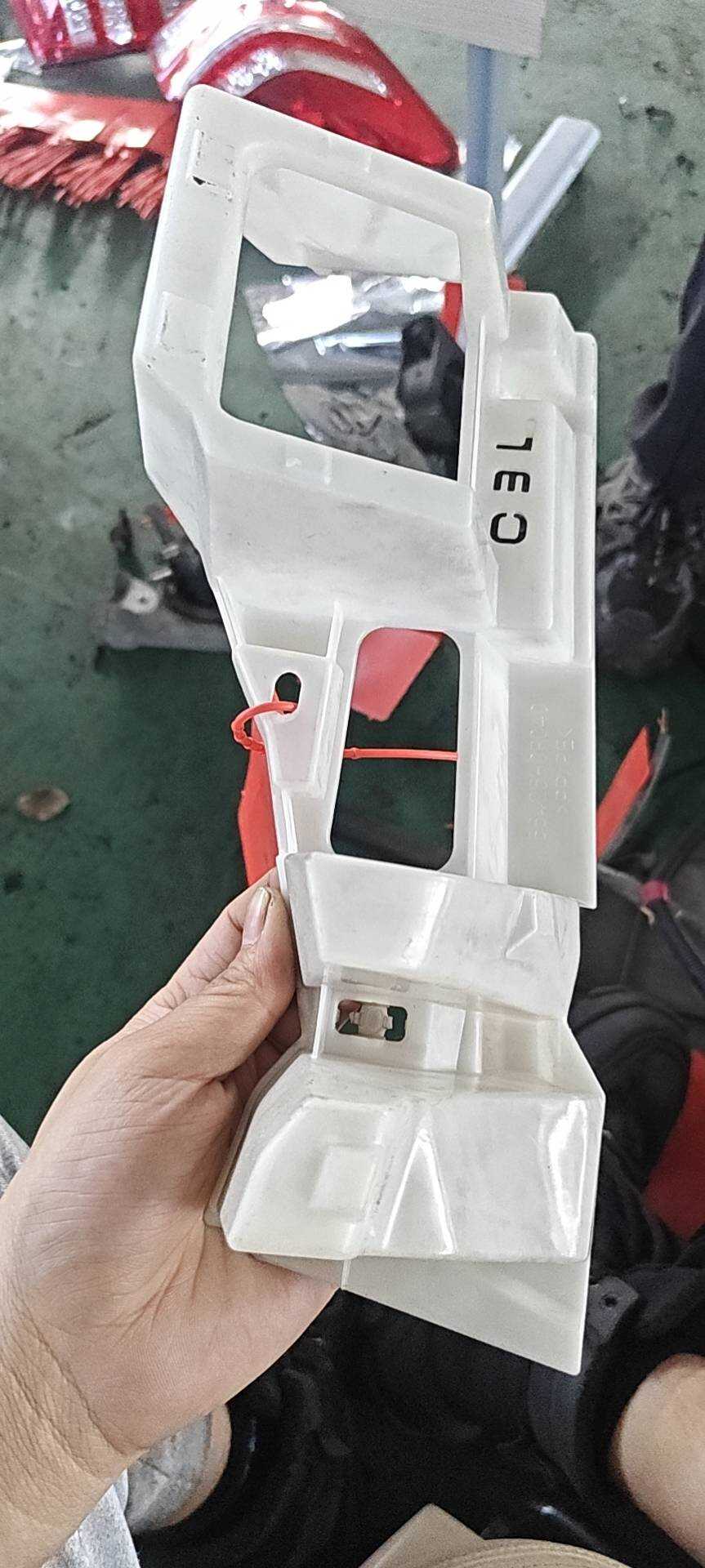 664250R040 2号左后纵梁隔垫