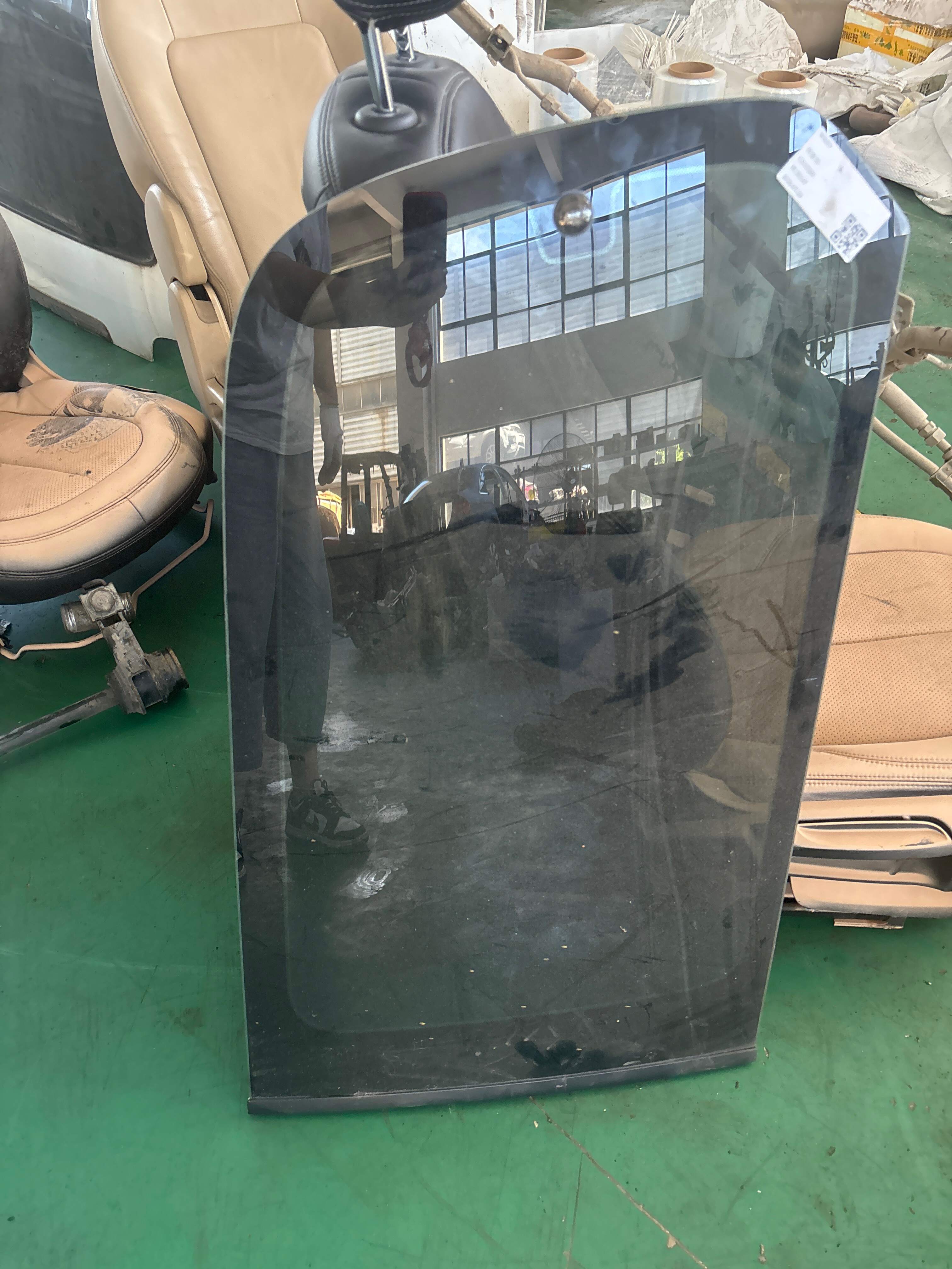 620720G020 左侧角窗玻璃分总成