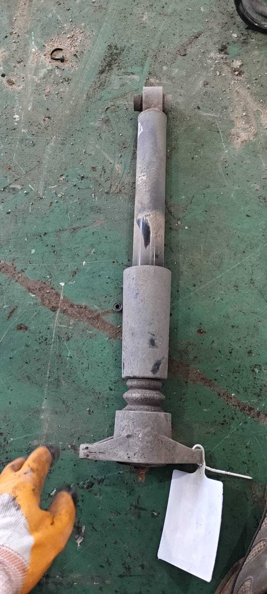 553112M100 后减震器芯（右）