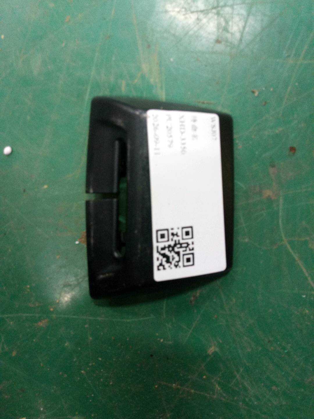 A20492303229051 后排安全带导向胶盖(左)
