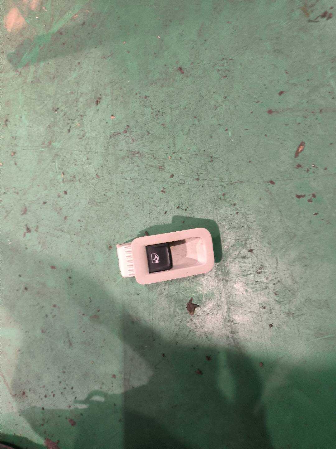 L5G0868345 前门玻璃升降开关装饰板(右)