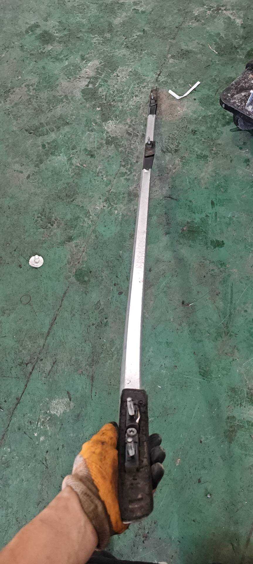 A1668900493 车顶饰条（右）