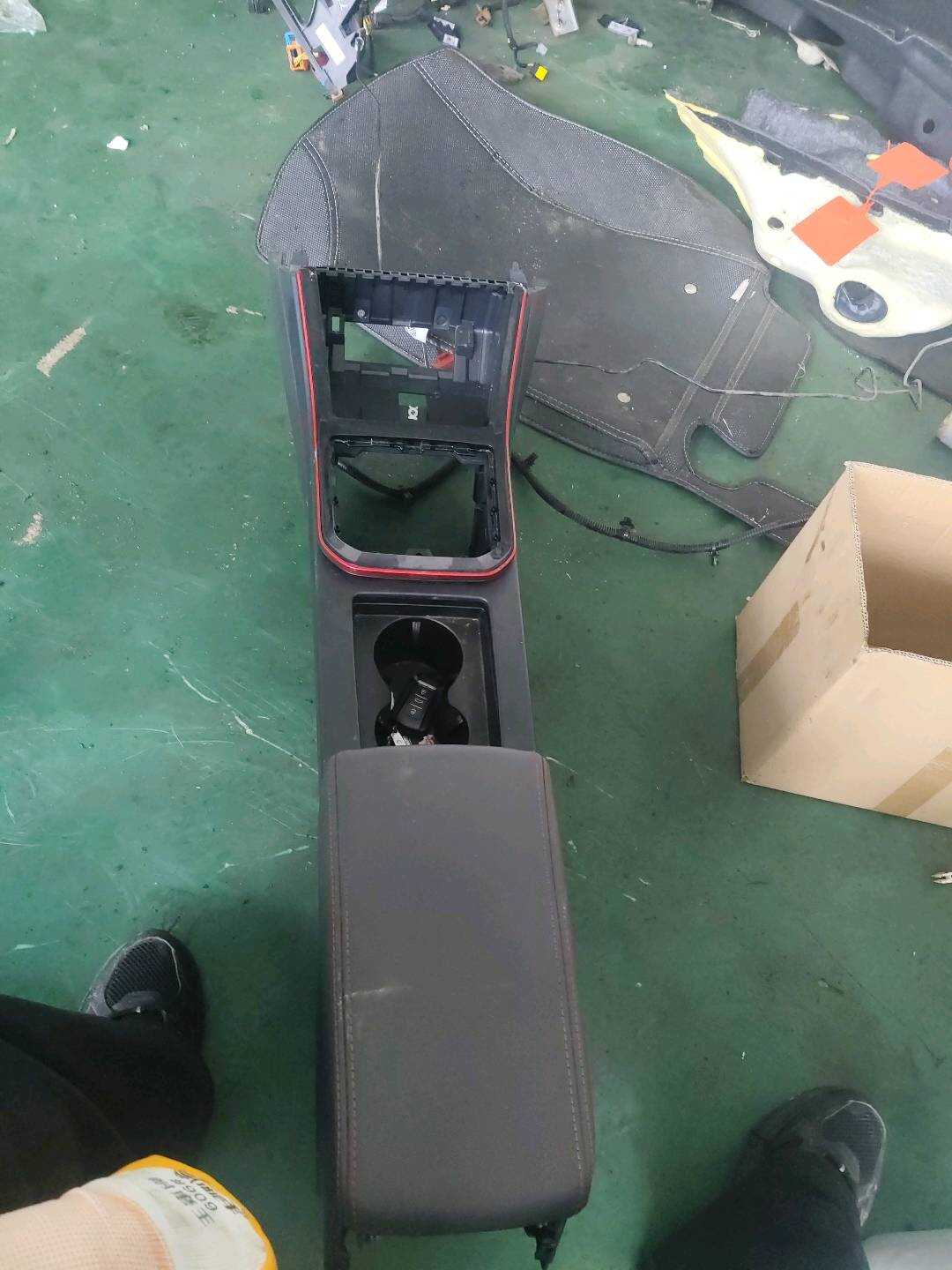 B017726 Center Console Assembly