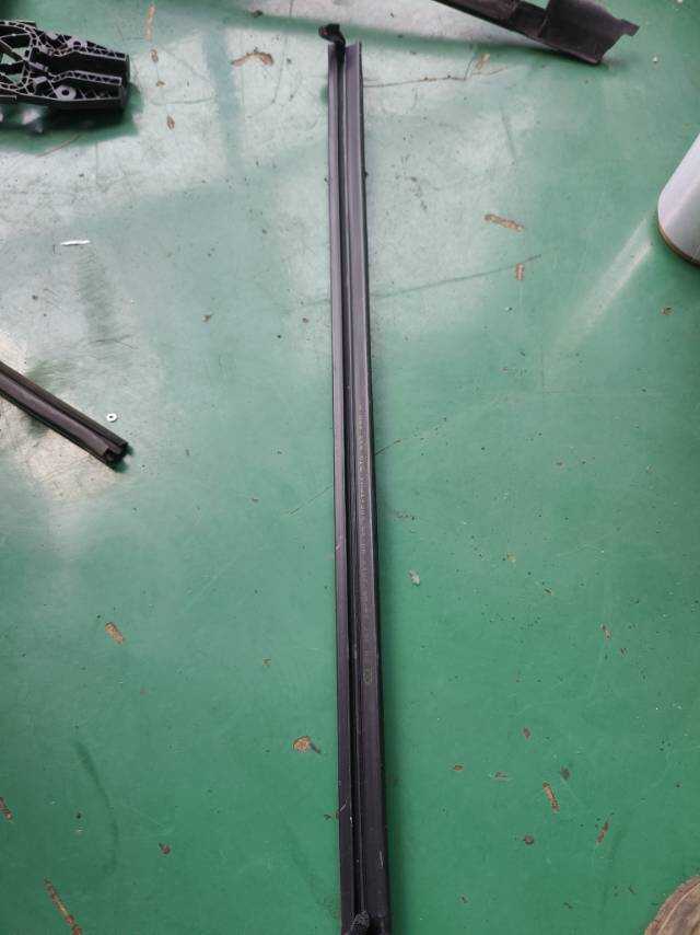 5JA839480A 后门玻璃压条(右内)