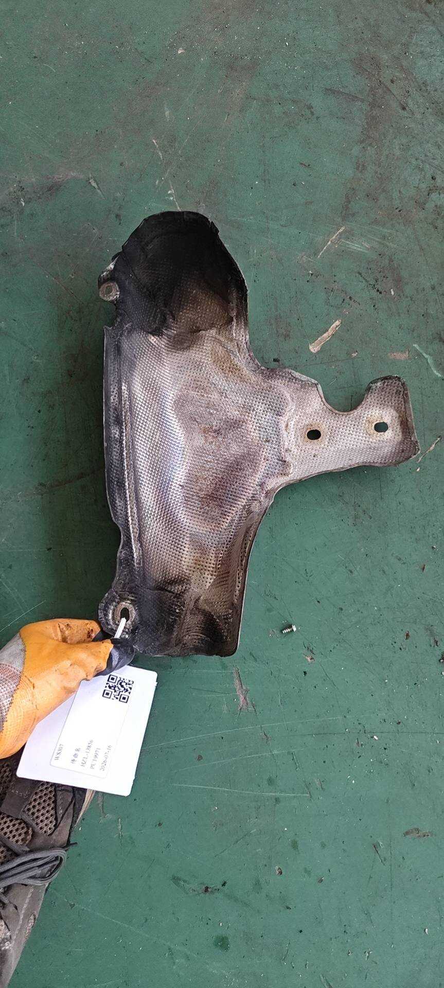 LR025679 排气歧管隔热罩