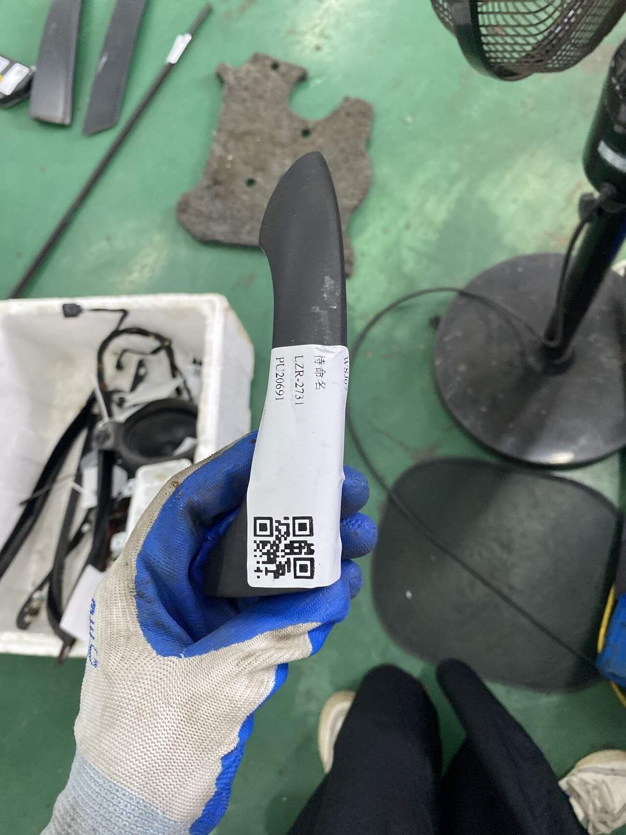 51217002312 前门外拉手(右)