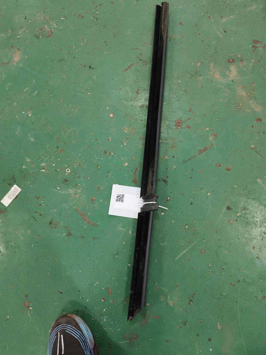 51357182290 Rear Door Window Molding (Right Inner)