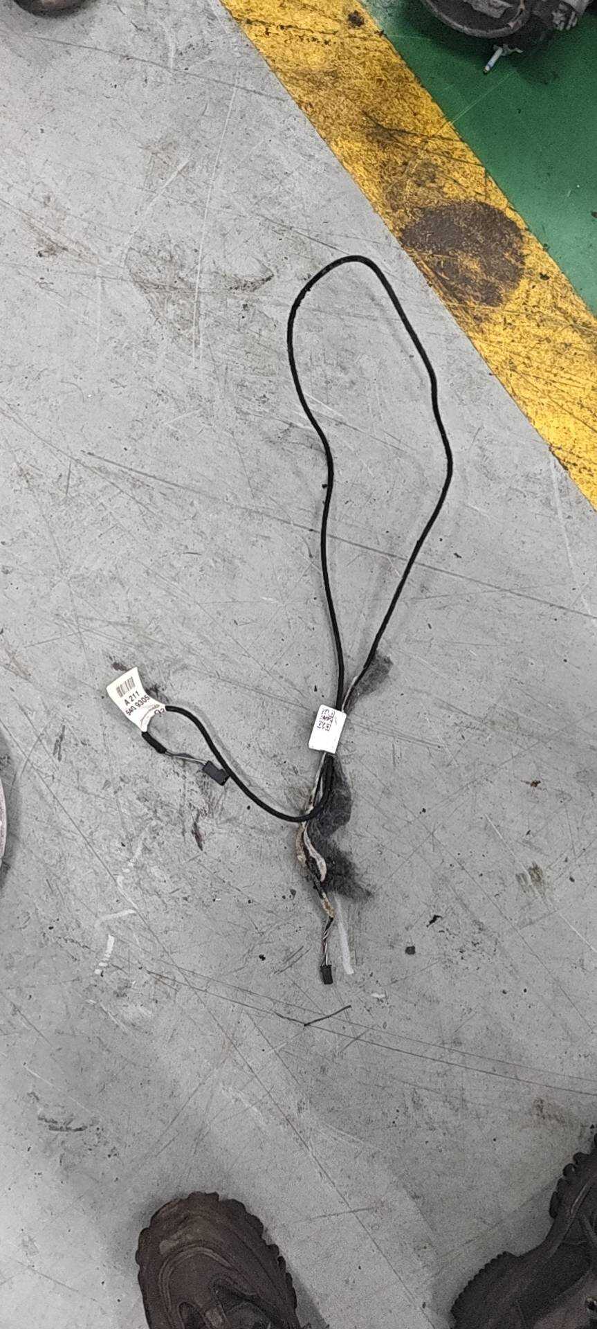 A2115409305 连接到线束（车顶控制板的后警告元件的连接器）