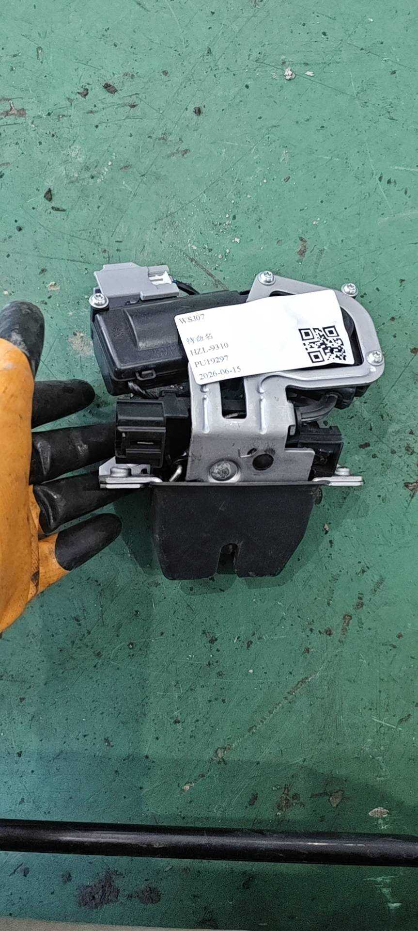 FK7AN442A66BA 尾盖锁机构