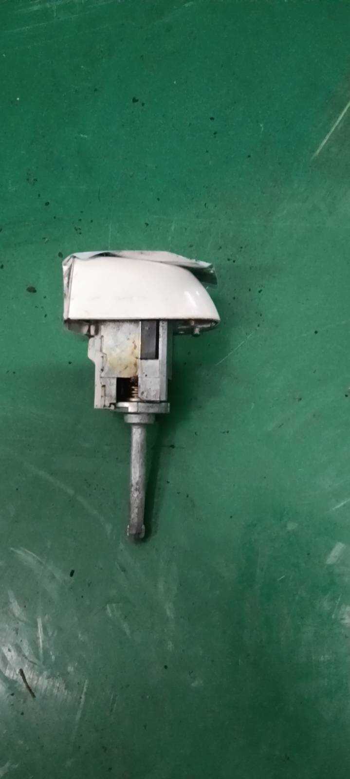 51217290473 前门锁芯(左)