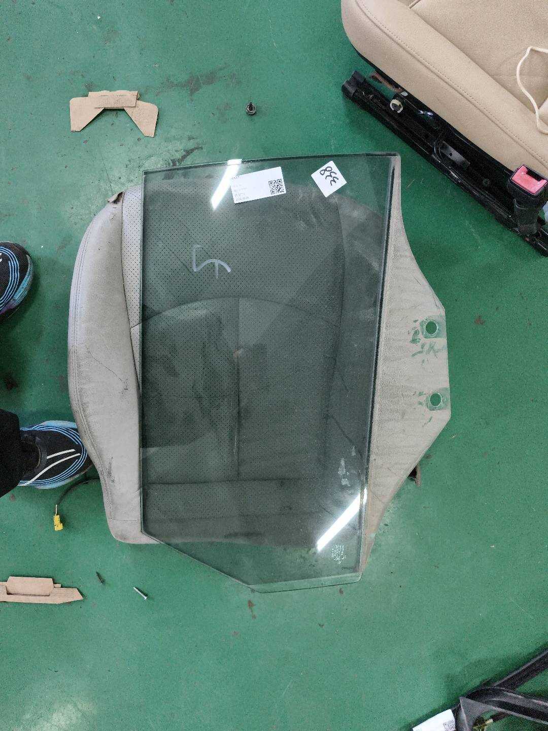 8P4845206B 后门玻璃（右）