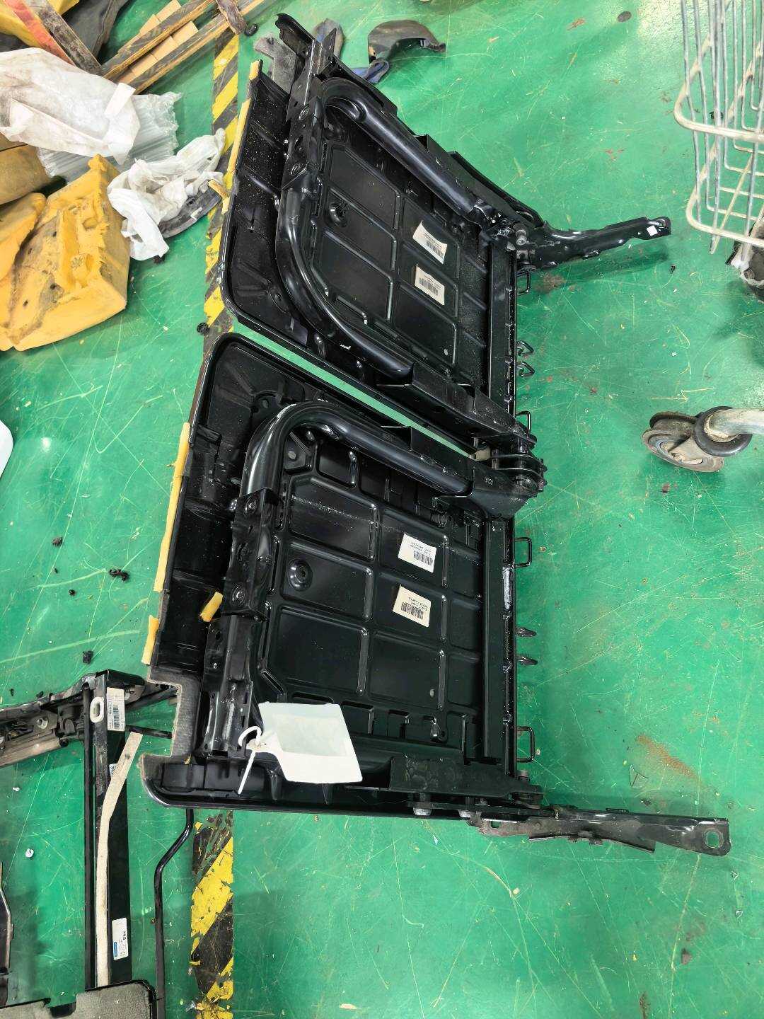 4L0885045C 靠背底座