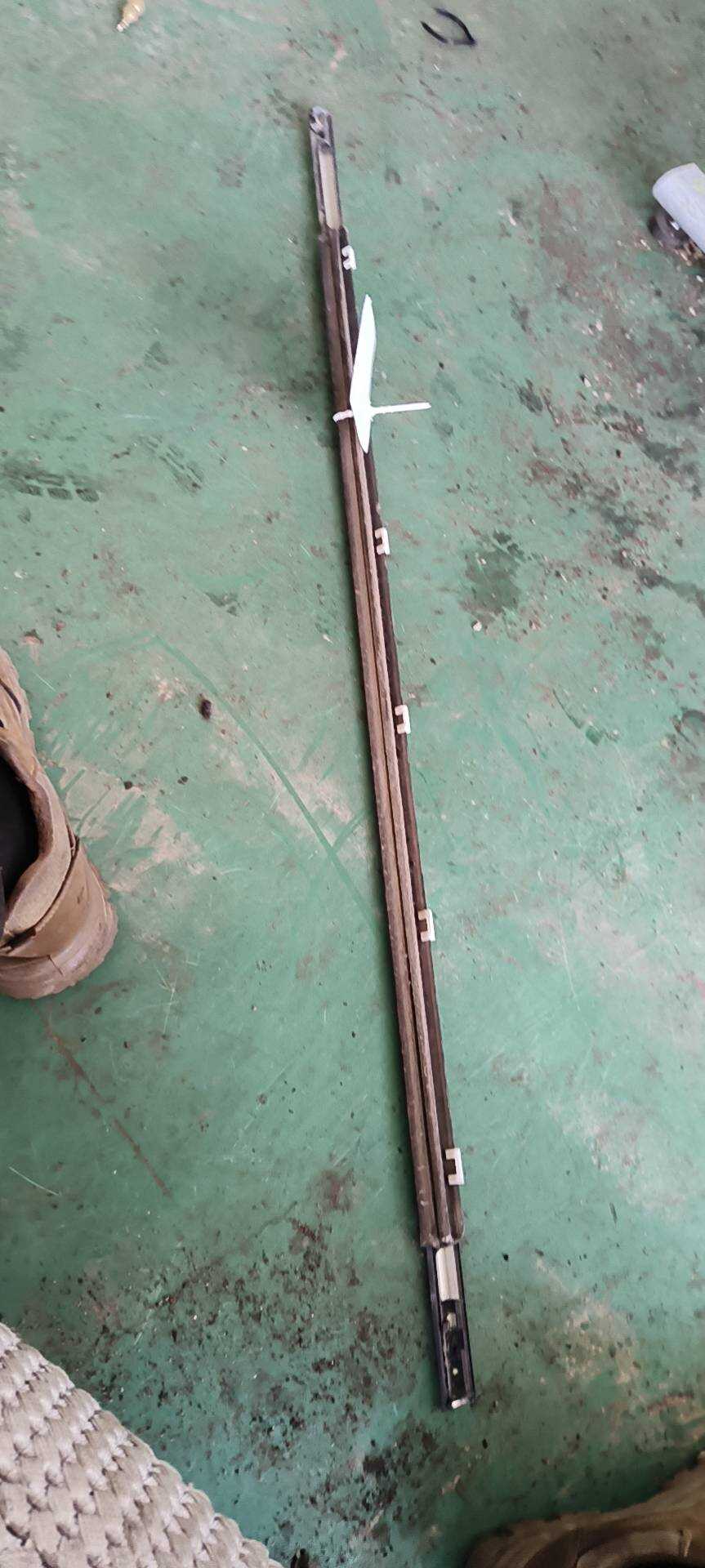 82210F9510 前门玻璃压条（左外）