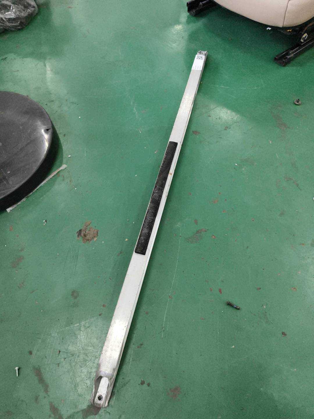 3R0831507 防撞梁