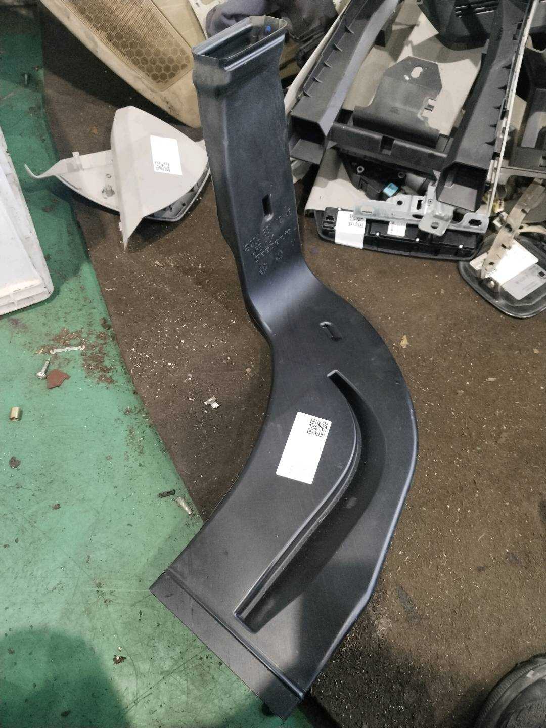 A2048310100 Dashboard A/C Duct, Right