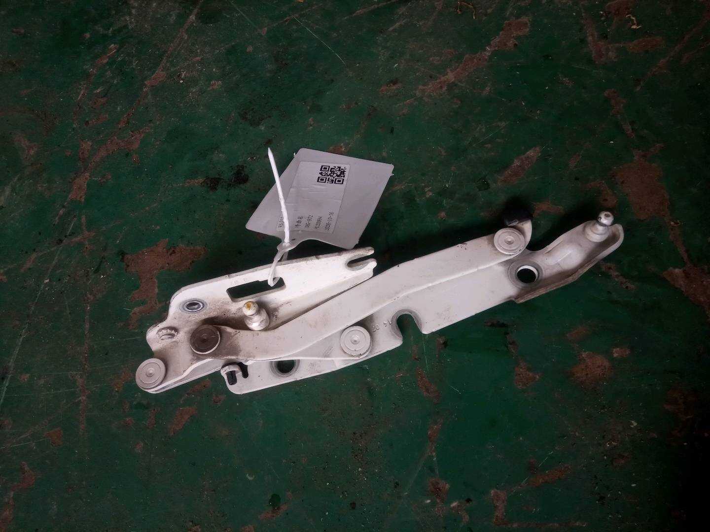 L8E5827302G 尾盖铰链(右)