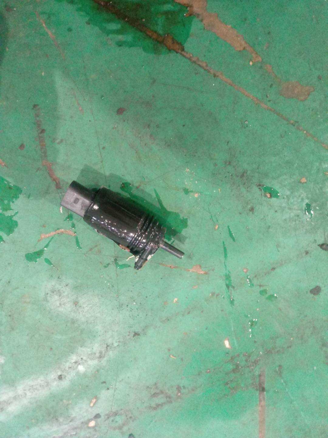 67127302588 尾盖玻璃雨刮清洗泵