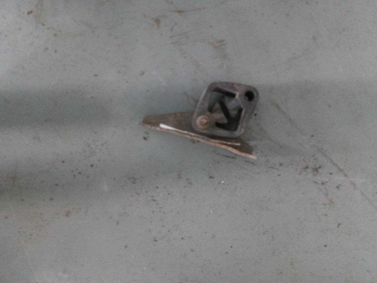 18307535411 排气管支架(后)