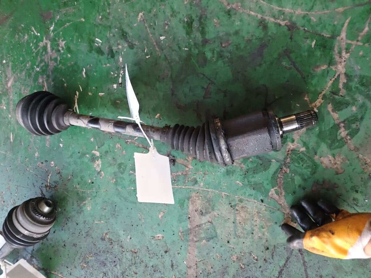 31607619657 Front Axle Shaft, Left