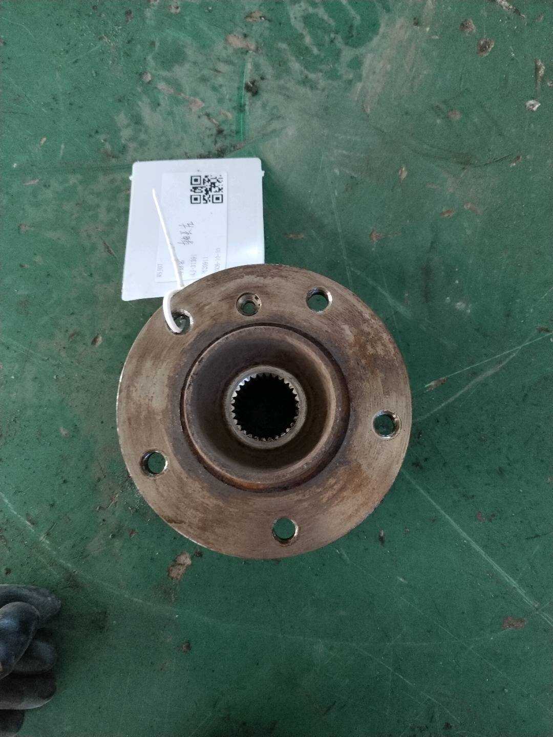 33411095774 后轮轴头