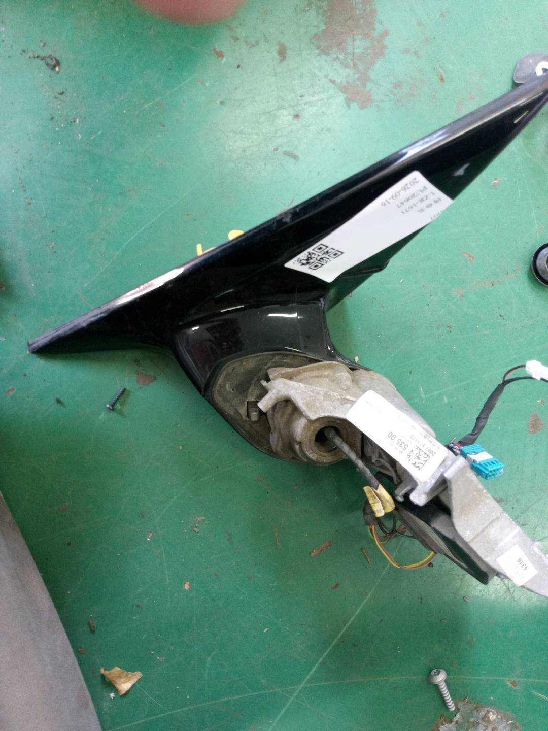 51167291613 Side Mirror Mounting Base, Left